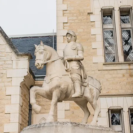 Chateau De & Retreat *