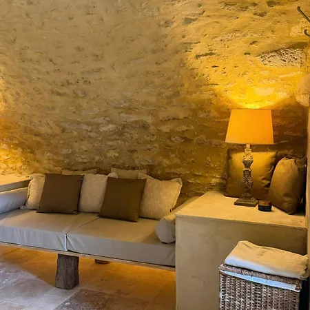 Chateau De & Retreat *